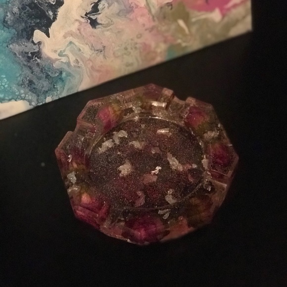 ASHTRAY - Picture 3 of 3